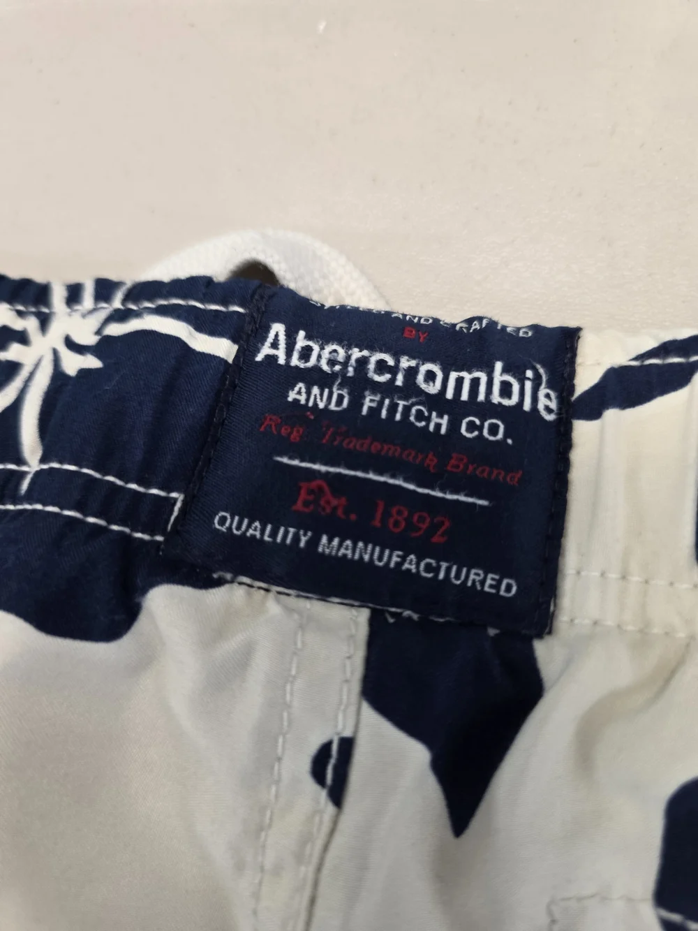 Vintage Abercrombie & Fitch Tugger Hawaiian Floral Cargo Board Shorts Men's W34